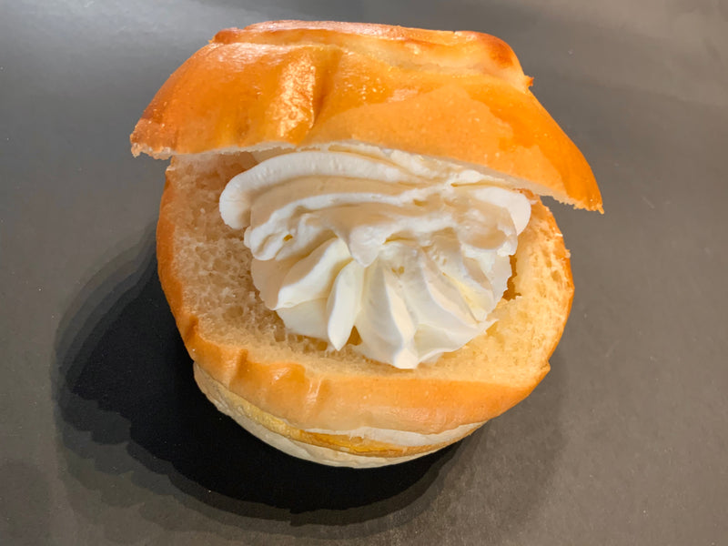 Maritozzo (with Kobe Custard Cream inside)